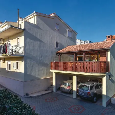 شقة Three-bedroom In *
